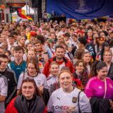 Beim Viertelfinalspiel Deutschland gegen Spanien fieberten die Fans auf dem Friedensplatz mit.