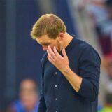 Bundestrainer Julian Nagelsmann reibt das linke Auge.