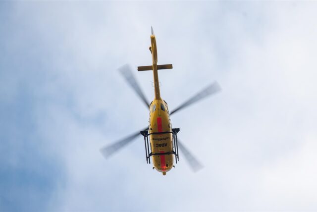 Ein Rettungshubschrauber in der Luft
