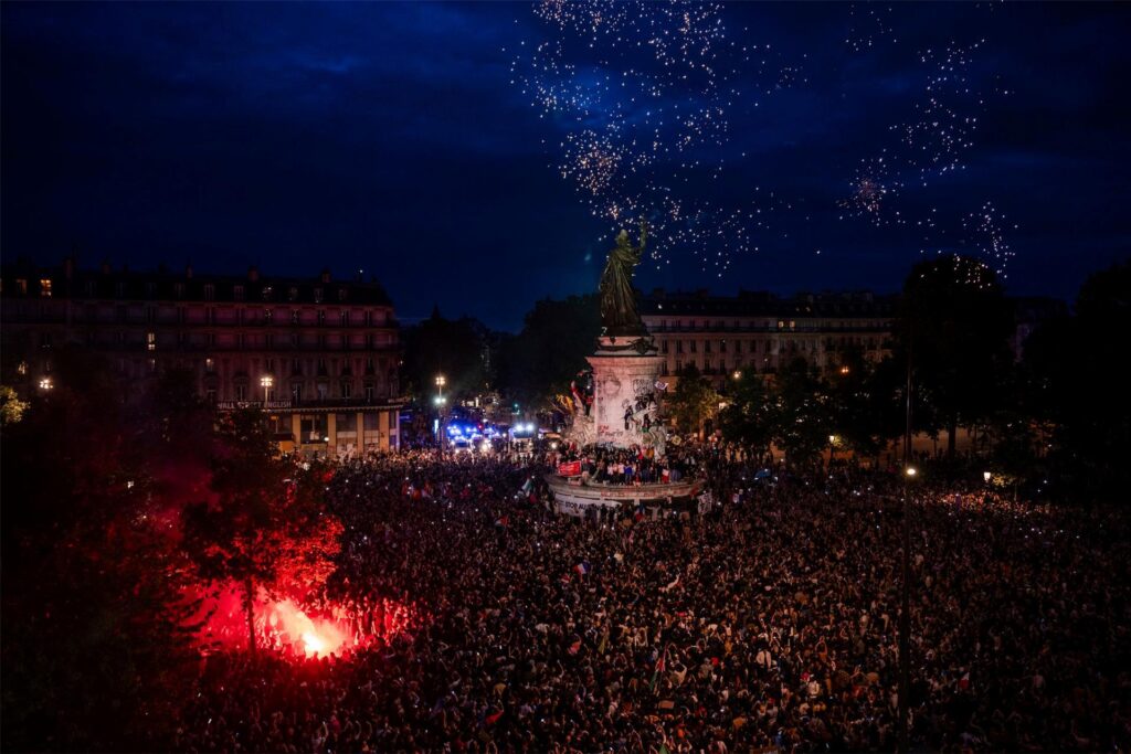 Feuerwerk für das Wahlergebnis: Die Linken werden voraussichtlich stärkste Kraft. Feuerwerk für das Wahlergebnis: Die Linken werden voraussichtlich stärkste Kraft.