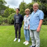 Viele Bürger wie etwa Familie Harder (rechts im Bild) haben mit der Hilfe von Haus & Grund Anwalt Christian Kretz (links im Bild) gegen den Grundsteuerwertbescheid vom Finanzamt Einspruch eingelegt.