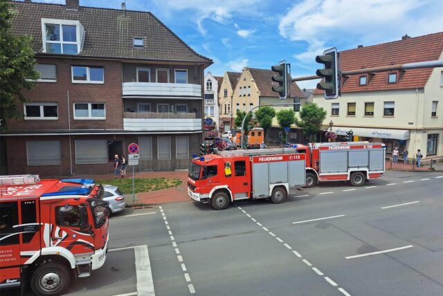 Feuerwehrwagen auf einer Straßenkreuzung in Haltern am See