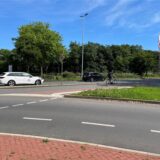 B224 in Dorsten: Fahrradfahrer überquert eine viel befahrene Einmündung
