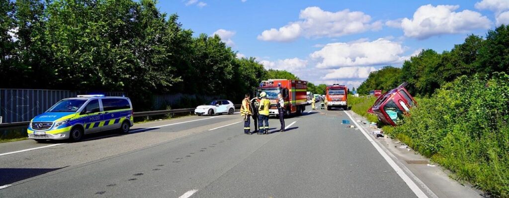 Das Auto des 76-Jährigen an der Unfallstelle auf der A2 in Castrop-Rauxel.