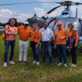Helikopter auf Feld in Brechten.