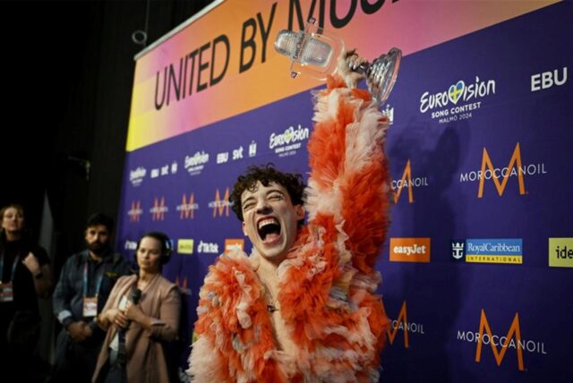 Nemo aus der Schweiz nach dem Gewinn im Finale des Eurovision Song Contest
