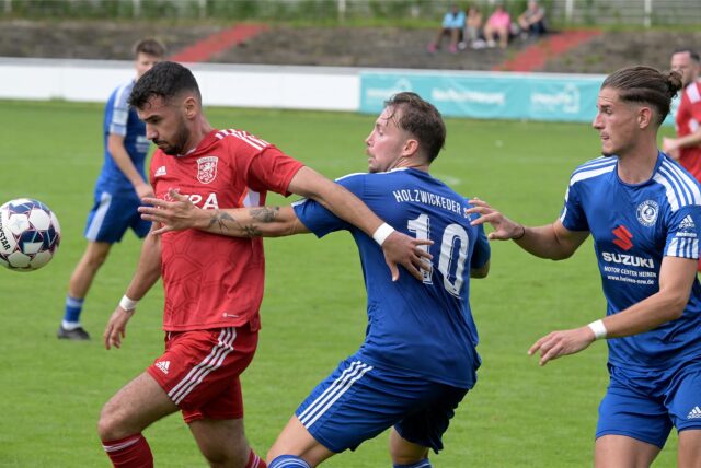 Spieler im Zweikampf.