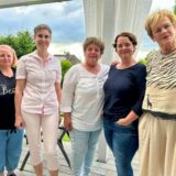 Petra Lückel, Dr. Sonja Tomaszewski, Heidi Skrypczak. Susanne Rosenberger und Marlies Graeber stehen nebeneinander. Sie wollen neuen Schwung in die Hospiz-Pläne bringen.