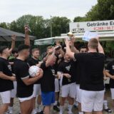 Spontane Party am Bierwagen: Der FC 26 ist Stadtmeister in Oer-Erkenschwick.
