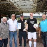 Freude beim alten und neuen Stadtmeister: Horst Nilius, Hannes Kemper, Michael Grzeskowiak, Matthias Bernemann und Reinhold Schlechter nach der Siegerehrung.