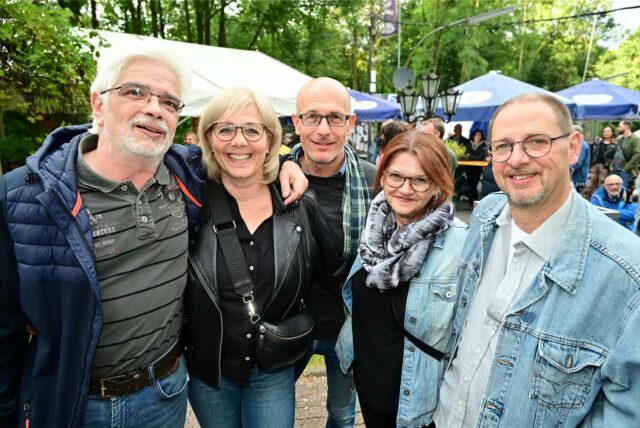 Beim Haldenglühen am Bikertreff Vogel sorgte das Rock Orchester Ruhrgebeat für einen unvergesslichen Partyabend.