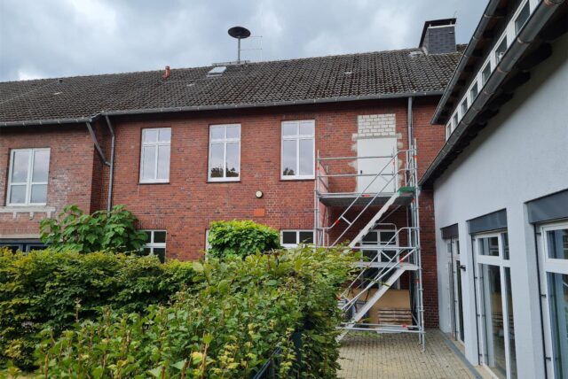 Martin-Luther-Schule mit Gerüst