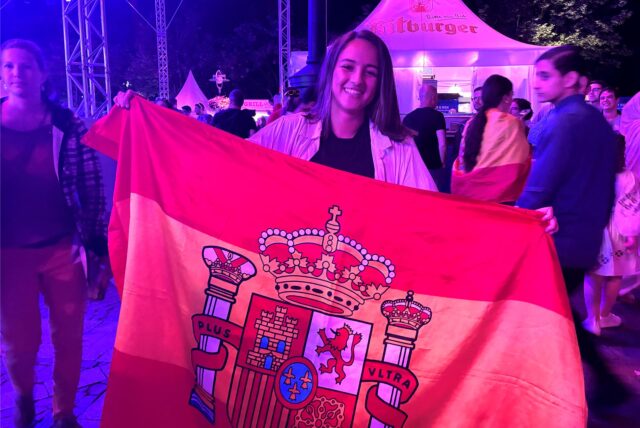 Ein spanischer Fan beim Public Viewing zur EM in Dortmund