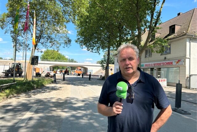 Das Einschieben der Bahnbrücke verlief planmäßig.