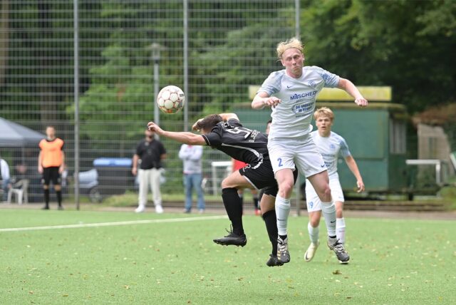 Langenbochums Felix Knappmann (r.) spielt im Seniorenbereich erstmals mit Bruder Moritz zusammen (nicht im Bild).