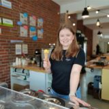 Bei „Hitzefrei Eiskreationen“ am Marktplatz in der Castroper Altstadt gibt es viele verschiedene hausgemachte Eissorten.