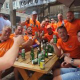 Vor allem die vielen niederländischen Fußballfans haben Eindruck in Dortmund gemacht – und die Umsätze der Gastronomen gesteigert.