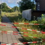 Am Zugang zum Bahnsteig 1 des S-Bahn-Haltepunktes Herten (Westfalen) an der Gartenstraße versperrt  Flatterband den Zutritt.