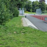 Eine Beton-Tribüne an einem Sportplatz in Datteln.