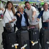 Kurt Hosbach (rechts) mit den drei Familienmitgliedern, die den Flug aus Dortmund nicht antreten konnten.