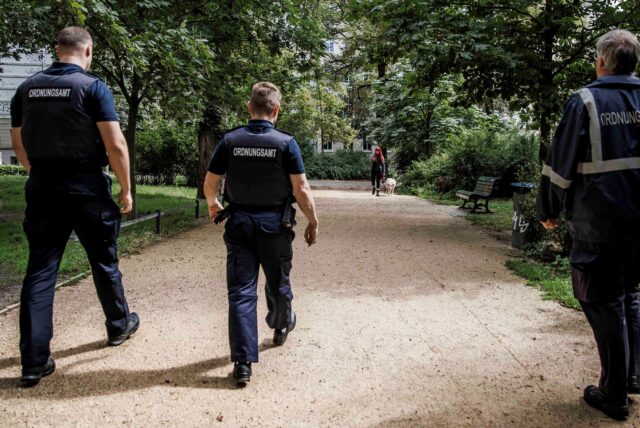 Ein Mitarbeiter des Recklinghäuser Ordnungsamtes wurde im Juni 2024 auf dem Neumarkt in Recklinghausen-Süd mit einer Glasflasche angegriffen und verletzt. (Symbolbild)