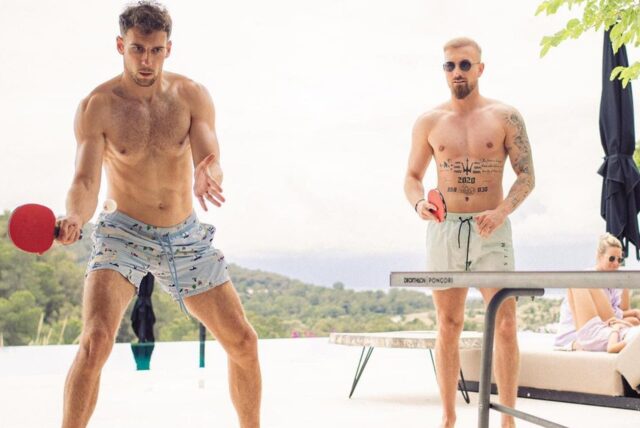 Leon Goretzka und Sebastian Brune (r.) sind beste Freunde aus Jugendzeiten.