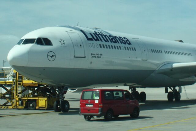 Über den Wolken fliegt bis heute ein Flugzeug mit dem Namen Castrop-Rauxel.