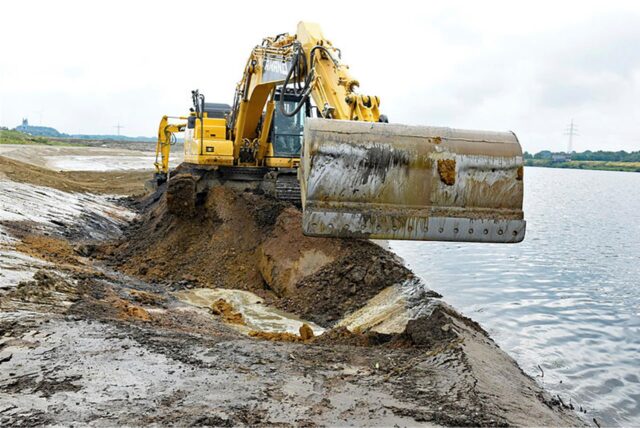 Baustelle Arbeiten Bagger Wasser Lippe Flutung Damm Insel Lippeaue