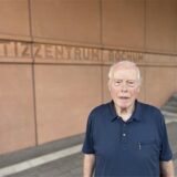 Jan Bormann vor dem Landgericht Bochum: Hier war die mündliche Verhandlung wegen der Klage des Künstlers gegen die Stadt Arnsberg.