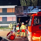 Feuerwehrkräfte im Brandeinsatz.
