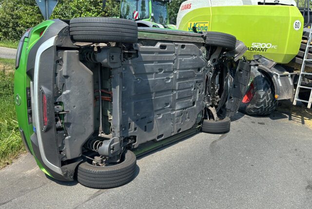 Auto liegt auf der Seite