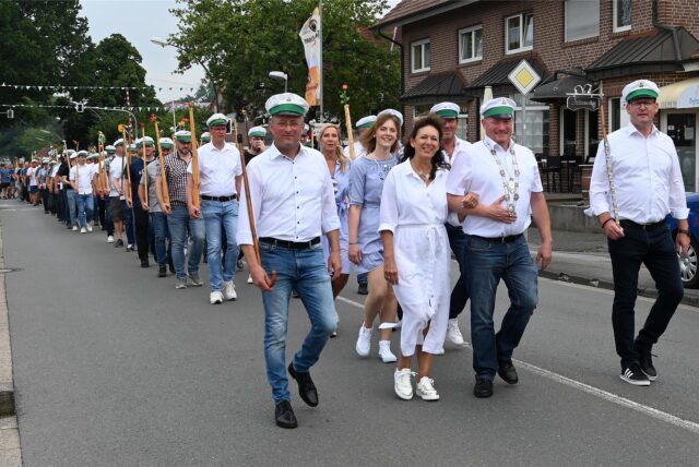 Vorparade in Rhade
