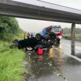 Unfallauto auf dem Dach