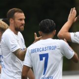 Kevin Großkreutz (2.v.l.) testete mit dem SV Wacker Obercastrop gegen die DJK TuS Hordel.
