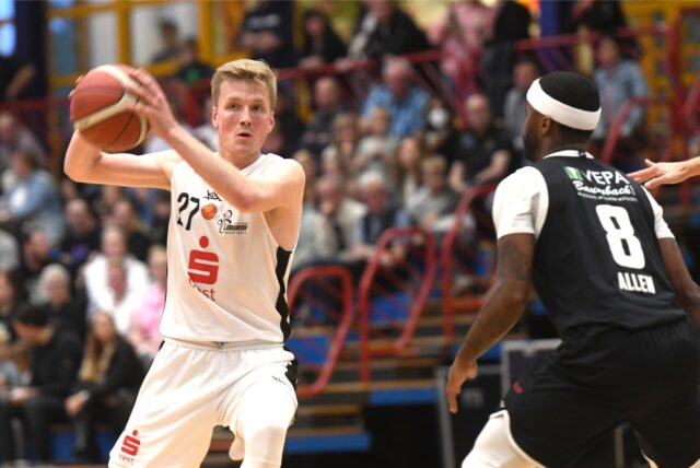 Basketball Regionalliga West 23. September 2023, Sporthalle Rosa-Parks-Schule. Hertener Löwen – ETB Miners Essen 68:66.