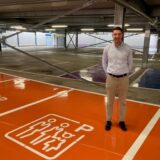 Palais-Vest-Centermanager Gerrit Beckmann steht auf einem Parkplatz im Einkaufszentrum in Recklinghausen