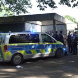 Ein Einsatzfahrzeug der Recklinghäuser Polizei vor dem Südbad