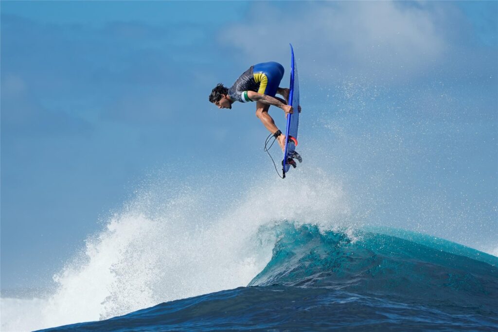 Gabriel Medina aus Brasilien surft während eines Trainingstages vor den Olympischen Sommerspielen 2024. Gabriel Medina aus Brasilien surft während eines Trainingstages vor den Olympischen Sommerspielen 2024.