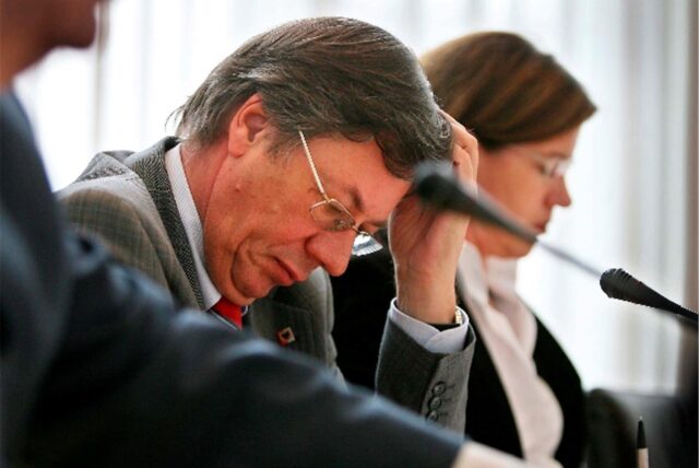 OB Langemeyer und die Leiterin des Rechnungsprüfungsamtes, Jutta Seybusch.