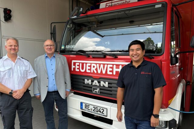 Im Rettungsdienst aktiv (v.l.): Sven Wehrhagen, Leiter der Kreisleitstelle, Martin Böhme, Fachdienstleiter Bevölkerungsschutz, und Mitarbeiter Johannes Samson.