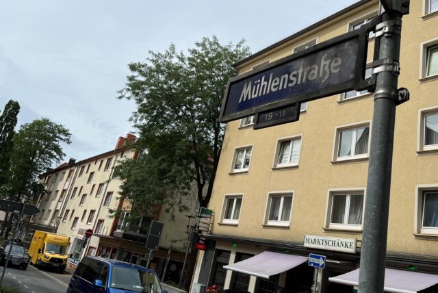 Das Straßenschild an der Mühlenstraße in Castrop-Rauxel.