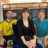 In dieser Folge des PottCAS sind (v.l.) Luca Füllgraf, Nora Varga und Tobias Weckenbrock zu hören.