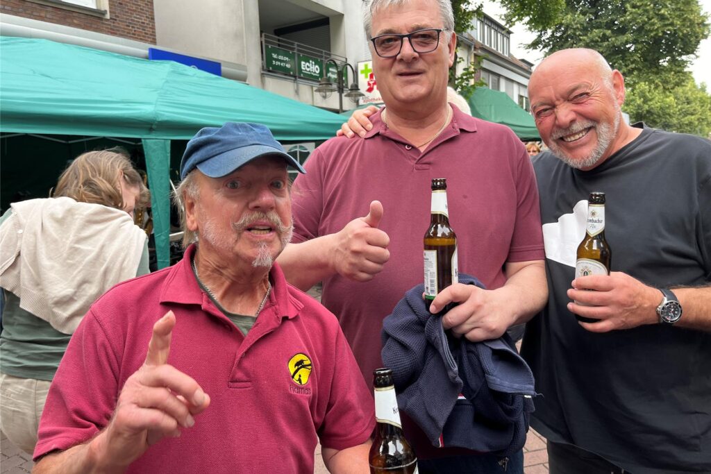Viele Besucher waren am Freitag auf der Kranzplatte in Langenbochum beim Feierabendmarkt.