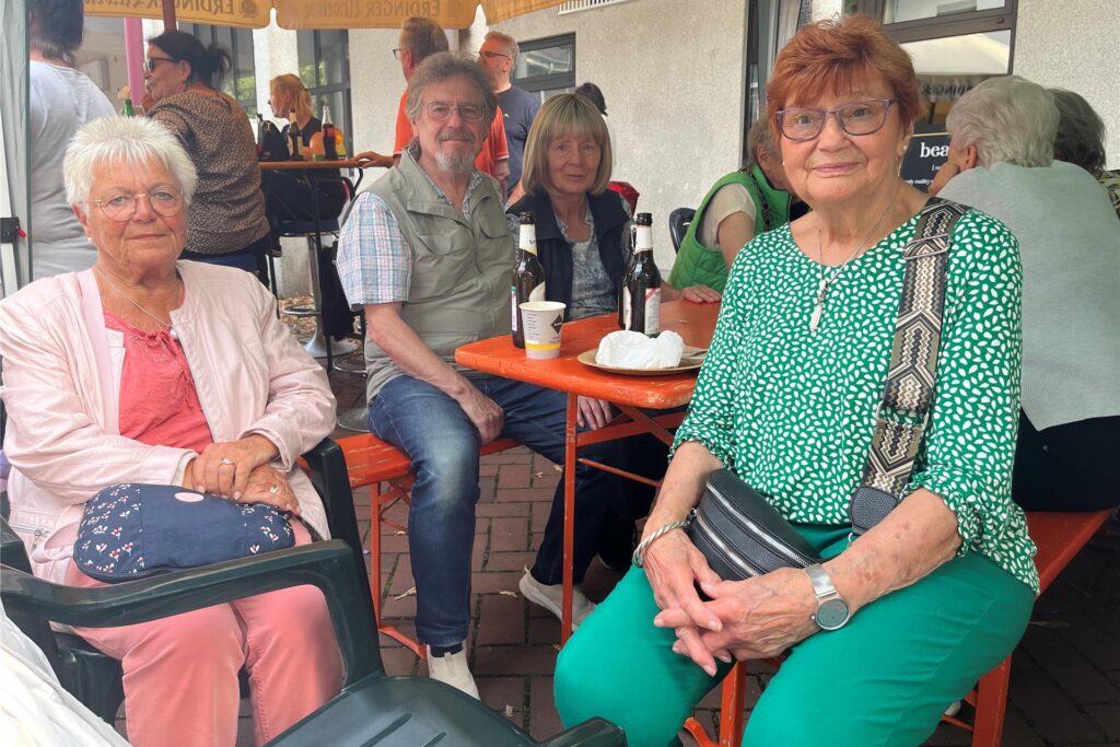 Viele Besucher waren am Freitag auf der Kranzplatte in Langenbochum beim Feierabendmarkt.