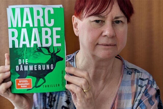 Buchcover „Die Dämmerung“