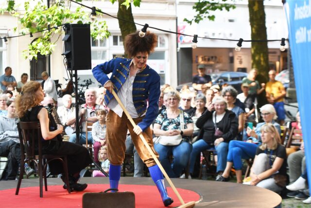 Ausschnitt aus dem Theaterstück „Andiamo – auf geht’s“ der Theatergruppe La Poesia in Herten-Mitte.
