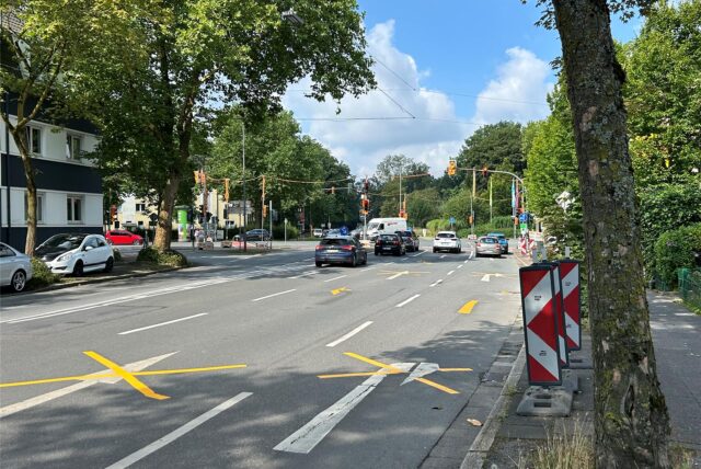 Ein Verkehrsschild auf der Blitzkuhlenstraße in Recklinghausen zeigt die geänderte Verkehrsführung an