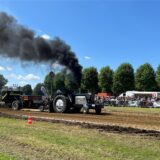 Traktor auf der Startbahn beim Tractor Pulling