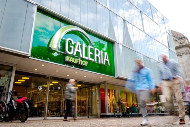 Eine Filiale der Kaufhauskette Galeria Kaufhof in der Fußgängerzone.