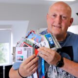Zahlreiche Akkreditierungen hat Georg Bäther bei seinen Volunteer-Einsätzen inzwischen gesammelt.